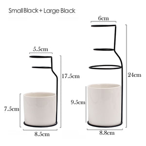 Flower Vase with Incomplete Shape of Outer Wire
